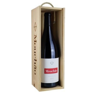 https://www.garrafeiradalvalade.com/product/mouchao-tinto-2017-magnum-1-5lt