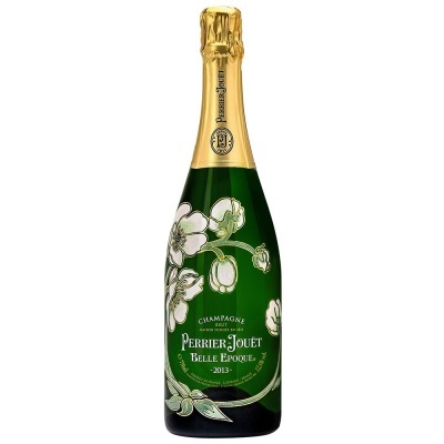 Garrafa verde de champanhe Perrier-Jouët com flores brancas e rótulo dourado