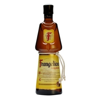 garrafa de licor Frangelico âmbar com rótulo amarelo