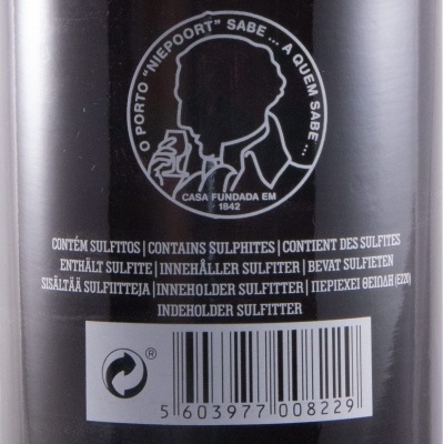 Rótulo traseiro de garrafa escura com aviso de sulfitos em vários idiomas e código de barras.