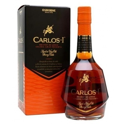 Garrafas de brandy Carlos I com embalagem preta e laranja