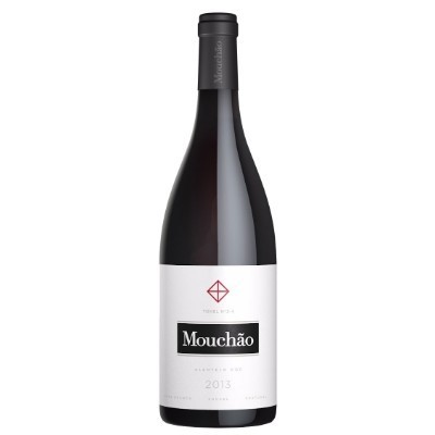 Garrafa de vinho tinto Mouchão com rótulo branco e tampão preto