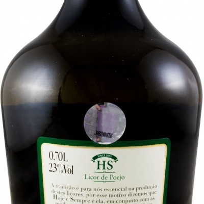 Frasco preto arredondado com rótulo branco de licor de poejo