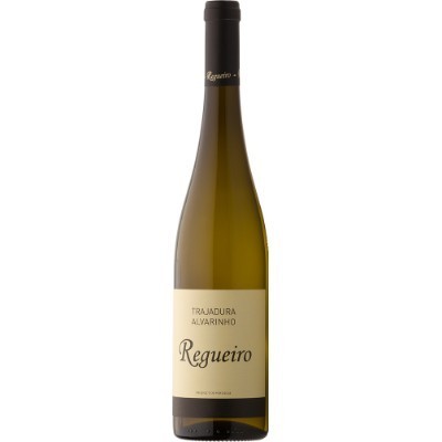 Garrafa de vinho branco Regueiro com rótulo creme e cápsula preta