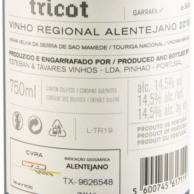 Rótulo de vinho tinto com texto informativo e código de barras