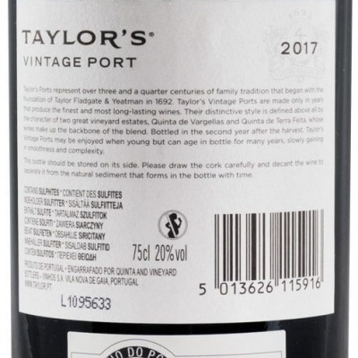 Garrafa de vinho do Porto Taylor's Vintage Port 2017 com selo de garantia do Instituto dos Vinhos do Douro e Porto