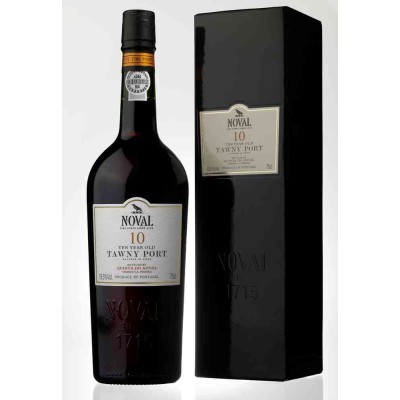 Garrafa de Vinho do Porto Noval 10 Anos ao lado da embalagem preta