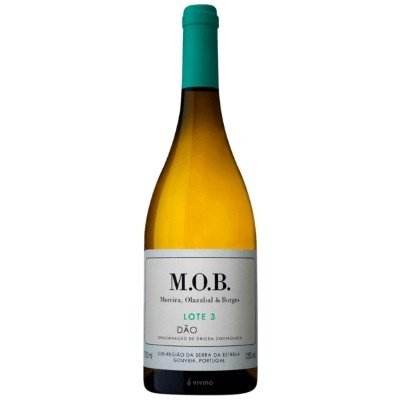 Garrafa de vinho branco com rótulo M.O.B. e rolha verde