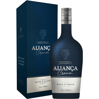 Garrafa azul escuro e caixa da bebida alcoólica Aliança Cream
