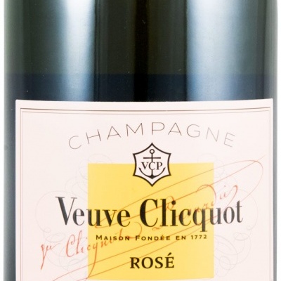 Garrafa de champanhe Veuve Clicquot Rosé com rótulo branco e amarelo