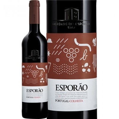 Garrafa de vinho tinto Esporão com rótulo branco e castanho com ilustrações de uvas