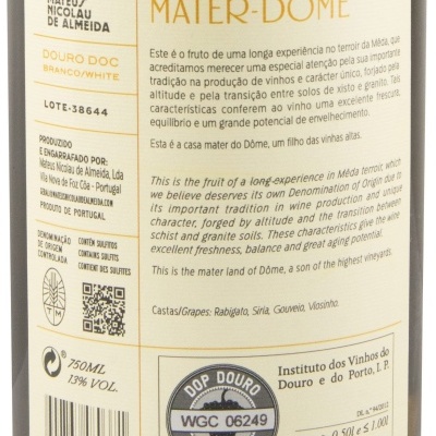 Rótulo de vinho branco Mater-Dôme com selo de garantia DOP Douro
