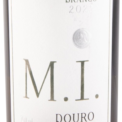 Rótulo de vinho branco com texto 'BRANCO 2022 M.I. DOURO PORTUGAL 750 ml' e selo prateado