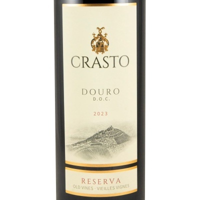 Garrafa de vinho Crasto Reserva Douro 2023 com rótulo branco e preto