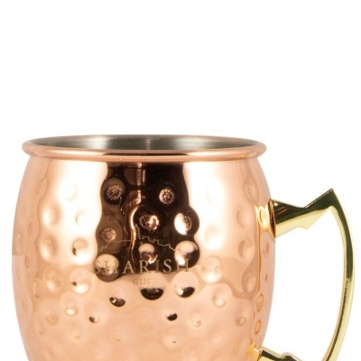 Caneca Moscovo Mule cobre martelado com pega dourada