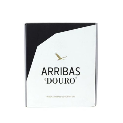 Embalagem ARRIBAS DO DOURO® com design preto e branco e águia dourada