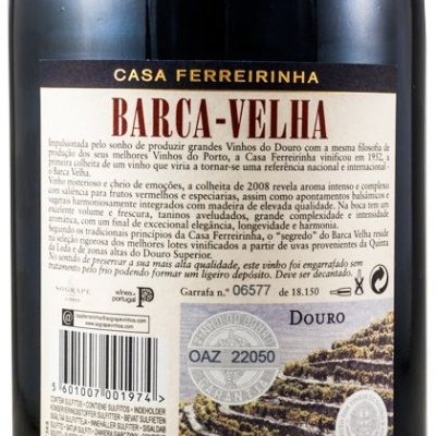 Garrafa de vinho Barca-Velha com rótulo compreensivo em português da Casa Ferreirinha