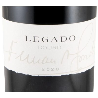 Garrafa de vinho LEGADO Douro 2020 com rótulo branco e vidro escuro