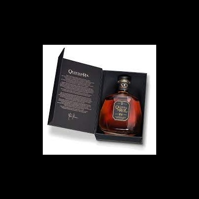 Garrafa de whisky Quinta do Rol 12 anos numa caixa preta elegante