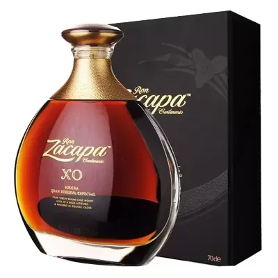 Garrafa de rum Ron Zacapa Centenario XO com caixa preta