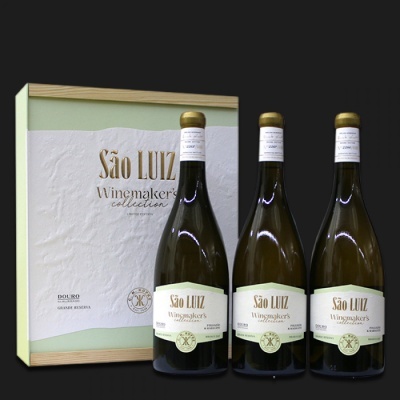 Caixa de madeira com 3 garrafas de vinho São Luiz Winemakers collection