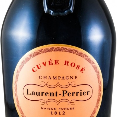Garrafa de champanhe Laurent-Perrier Cuvée Rosé com rótulo cor de pêssego