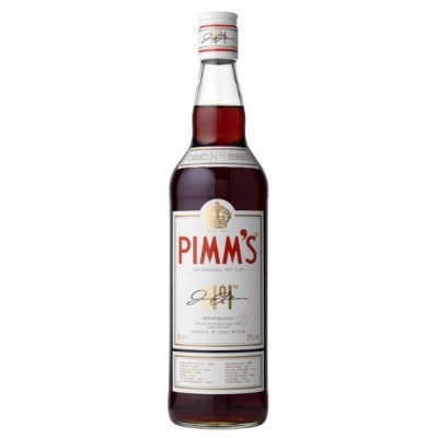 Garrafa de PIMM'S The Original No 1 Cup com líquido castanho escuro