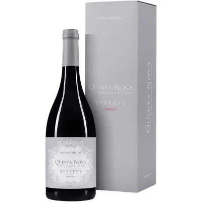 Garrafas de vinho tinto Quinta Nova Reserva Terroir com caixa cinza clara