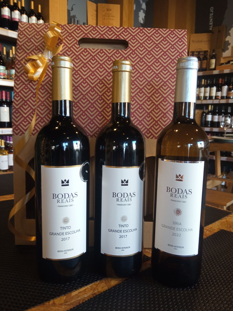 Caixa Vinho Bodas Reais Tinto e Branco 75CL