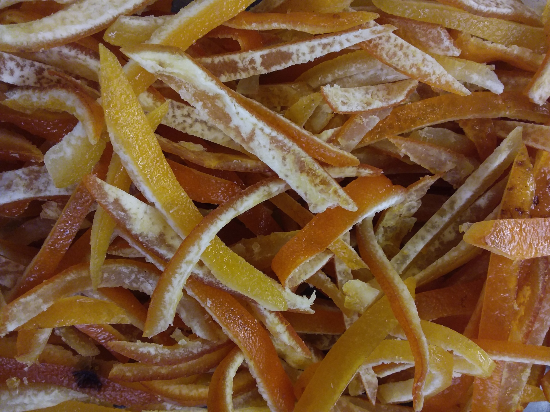 Cascas de laranja desidratadas secas e finas