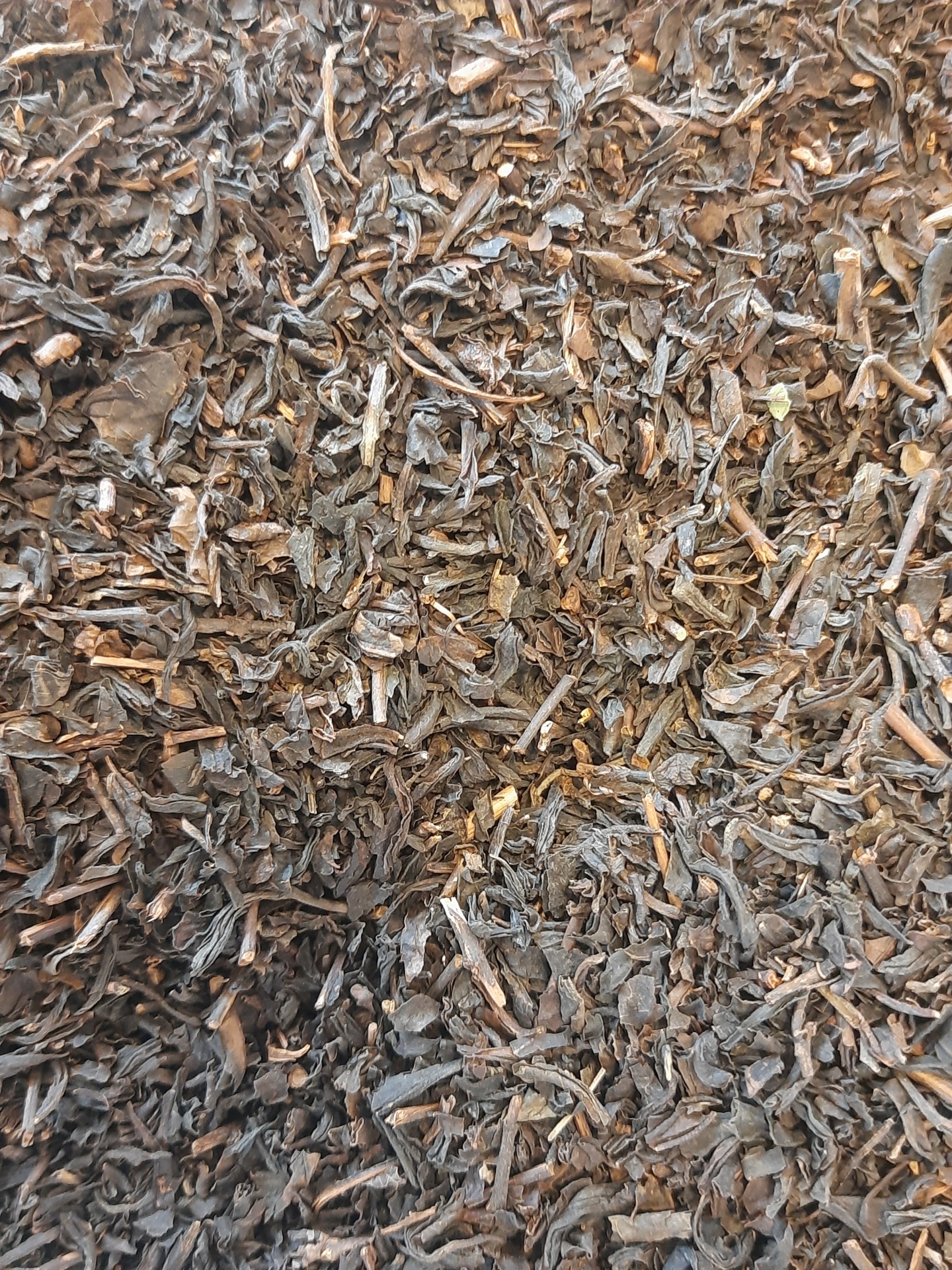 Folhas secas de chá castanho