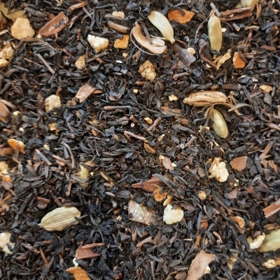 Mistura de chá preto com especiarias variadas