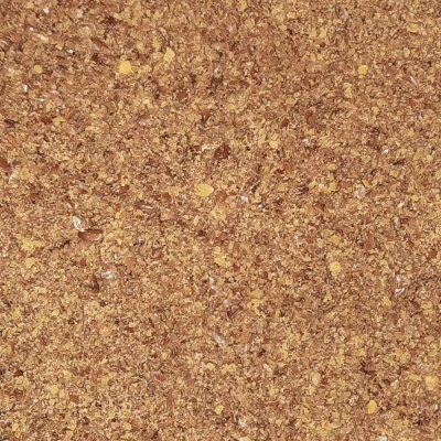 Produto alimentar moído castanho claro com textura granulada