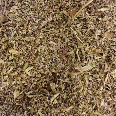 Ervas secas moídas castanhas e verdes