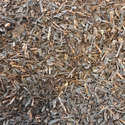 Folhas secas de chá castanho