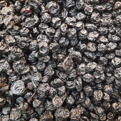 Bagas secas pretas com textura rugosa