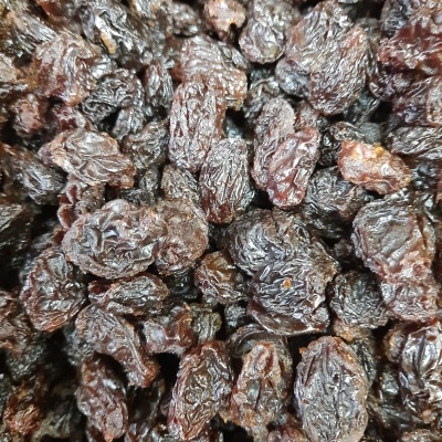 Close-up de passas secas castanhas escuras