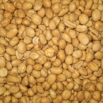 Amendoins cozidos ou torrados castanha-bege sem casca