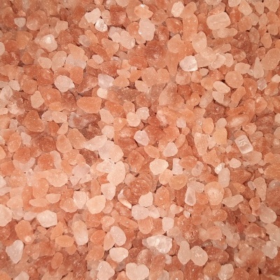 Cristais de sal rosa Himalayan em vários tons