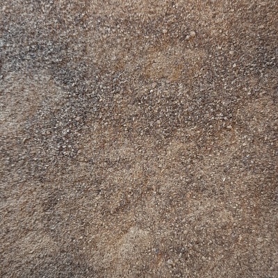 Superfície granulada de areia castanha