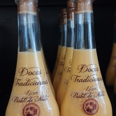 Garrafas de licor Pastel de Nata com tampa de cortiça