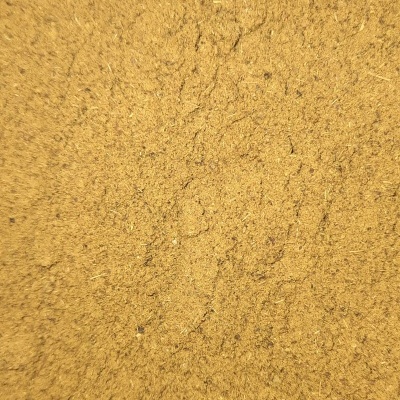 Pó castanho fino com textura granulada