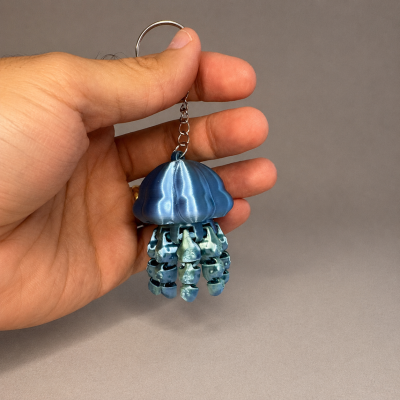 Porta-chaves com pendente em forma de medusa azul brilhante