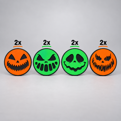 Discos redondos laranja e verdes com rostos de Halloween e texto 2x