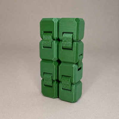 Brinquedo puzzle infinito verde formado por seis cubos interligados