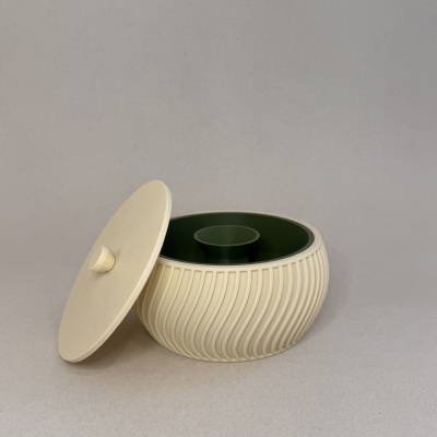 Recipiente redondo creme com tampa e interior verde escuro