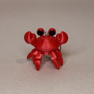 Chaveiro caranguejo vermelho de plástico com olhos pretos