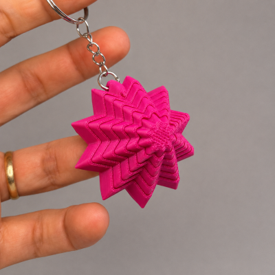 Porte-chaves rosa em forma de estrela 3D com corrente metálica