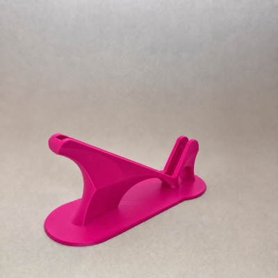 Suporte para tablet cor rosa em plástico rígido sobre fundo cinza