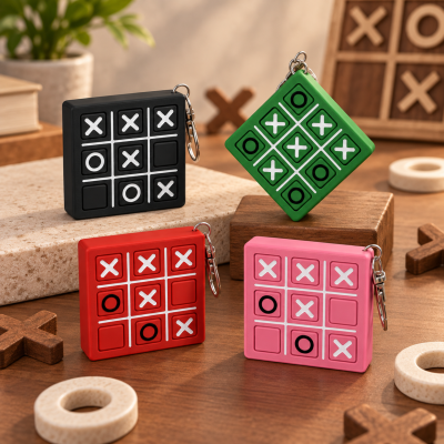 Porta-chaves de jogo-da-velha em silicone nas cores preta, verde, vermelha e rosa